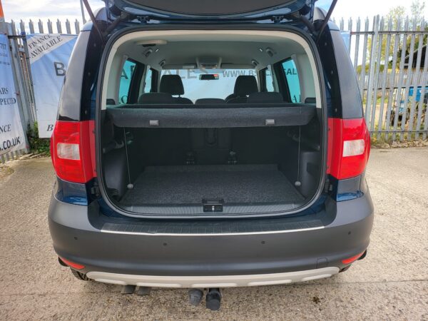 SKODA YETI 2.0 TDI CR SE 5dr 2012 (12) - Image 11