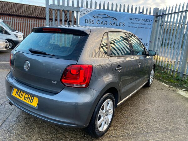 VOLKSWAGEN POLO 1.4 SE 5dr 2011 (11) - Image 8