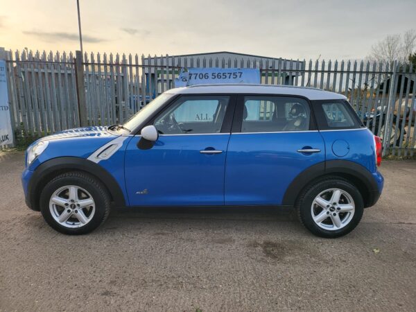 MINI COUNTRYMAN 2.0 Cooper D ALL4 5dr Auto 2013 (63) - Image 5