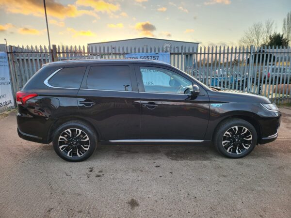 MITSUBISHI OUTLANDER 2.0 PHEV 4Work GX3h+ Auto - Image 4