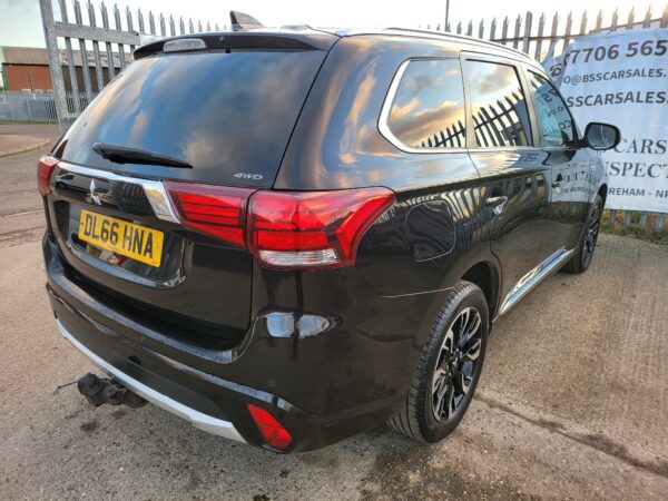 MITSUBISHI OUTLANDER 2.0 PHEV 4Work GX3h+ Auto - Image 6