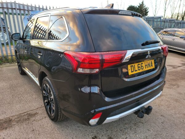 MITSUBISHI OUTLANDER 2.0 PHEV 4Work GX3h+ Auto - Image 17