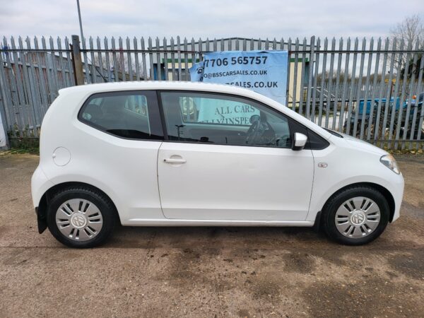 VOLKSWAGEN UP 1.0 BlueMotion Tech Move Up 3dr 2012 (12) - Image 4