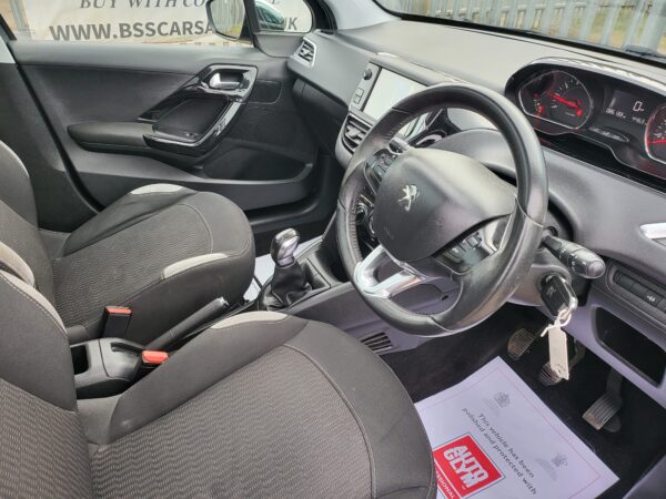 PEUGEOT 208 1.2 VTi Style 5dr 2014 (14) - Image 12