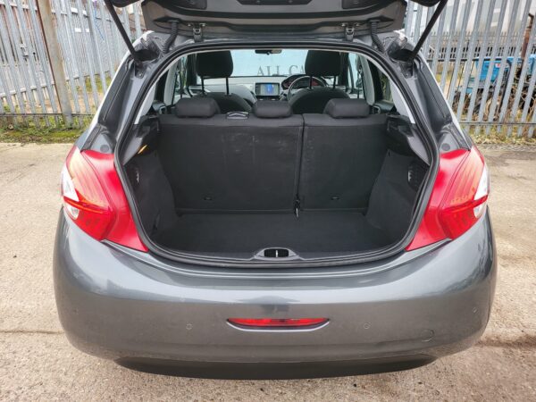 PEUGEOT 208 1.2 VTi Style 5dr 2014 (14) - Image 11