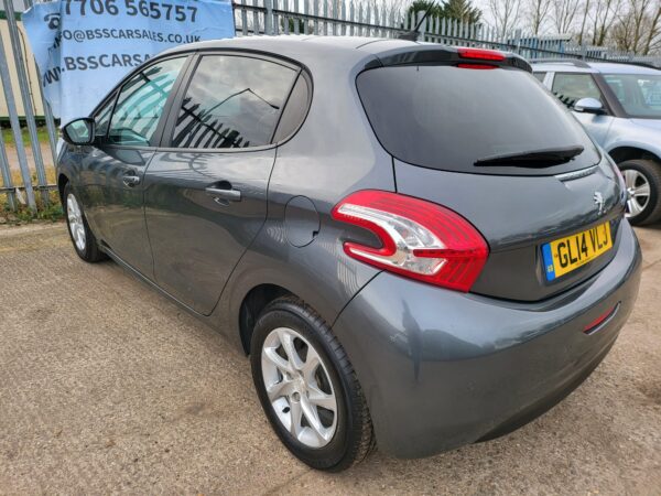 PEUGEOT 208 1.2 VTi Style 5dr 2014 (14) - Image 7