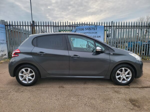 PEUGEOT 208 1.2 VTi Style 5dr 2014 (14) - Image 24