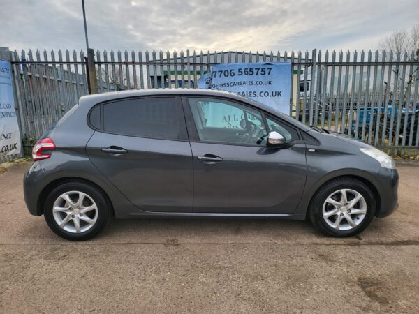 PEUGEOT 208 1.2 VTi Style 5dr 2014 (14) - Image 4