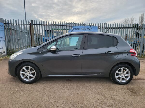 PEUGEOT 208 1.2 VTi Style 5dr 2014 (14) - Image 5