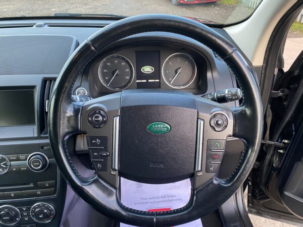 LAND ROVER FREELANDER 2.2 TD4 XS 5dr 2014 (14) - Image 17