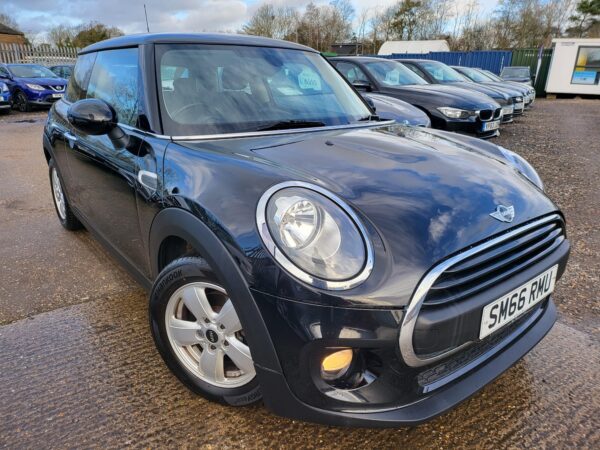 MINI HATCHBACK 1.5 One D 3dr 2017 (66)