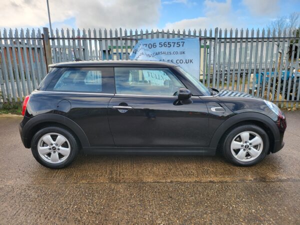 MINI HATCHBACK 1.5 One D 3dr 2017 (66) - Image 4