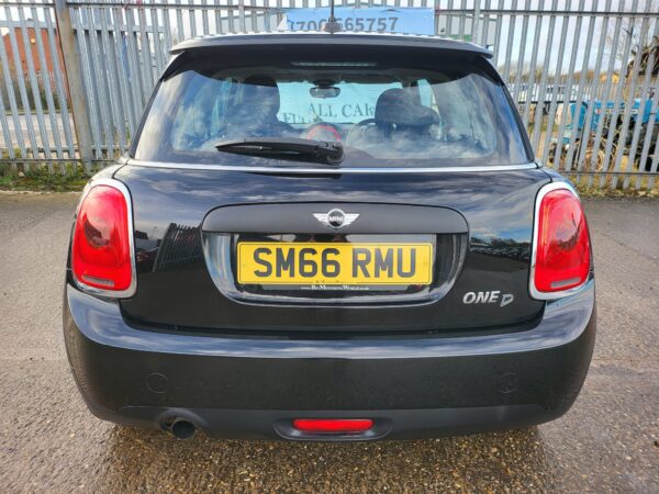 MINI HATCHBACK 1.5 One D 3dr 2017 (66) - Image 9