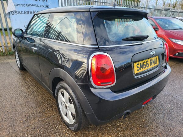 MINI HATCHBACK 1.5 One D 3dr 2017 (66) - Image 7