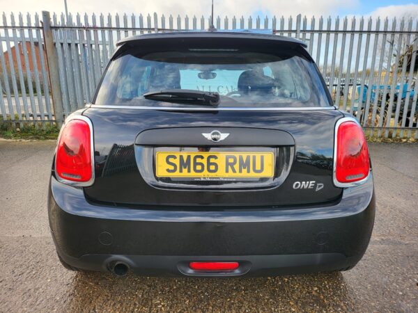 MINI HATCHBACK 1.5 One D 3dr 2017 (66) - Image 26