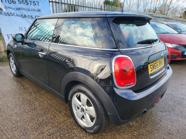 MINI HATCHBACK 1.5 One D 3dr 2017 (66) - Image 24