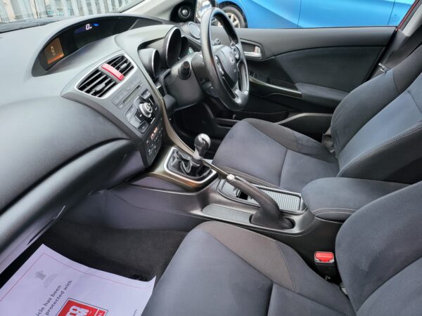 HONDA CIVIC 1.6 i-DTEC SE Plus 5dr 2014 (14) - Image 14